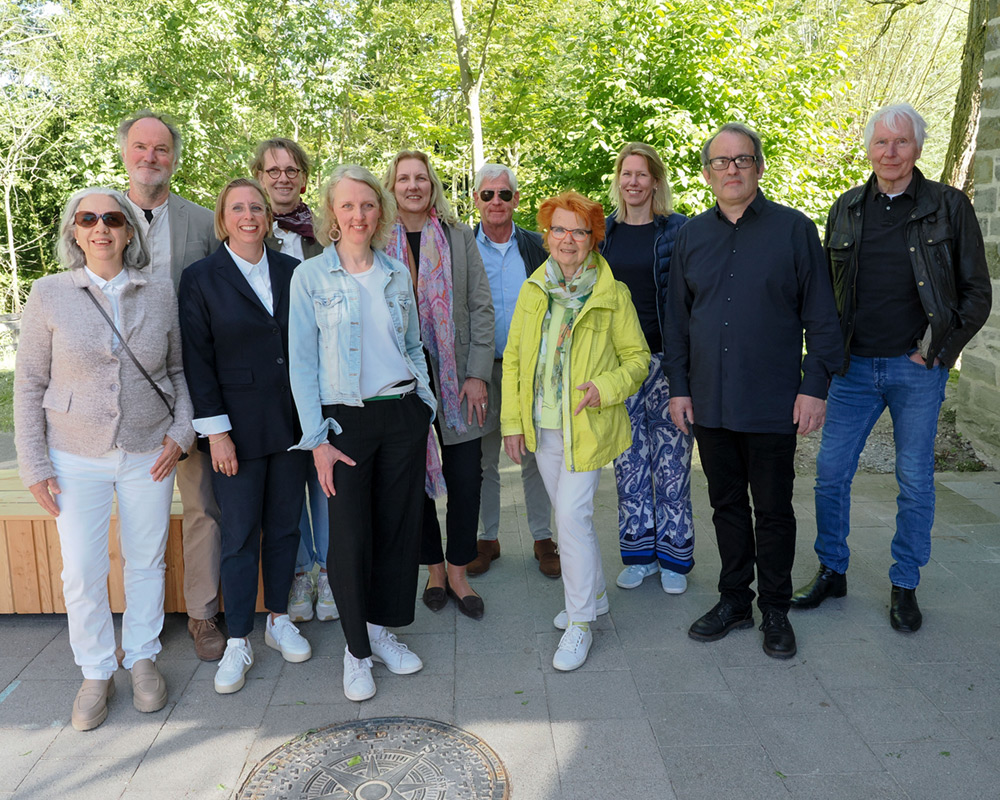 Die Künstlerinnen und Künstler der Ausstellung „Kunst für Vier 2026“